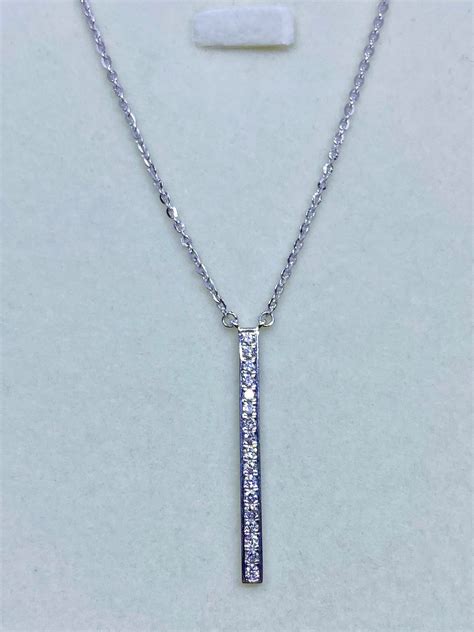 585 diamond bar necklace.